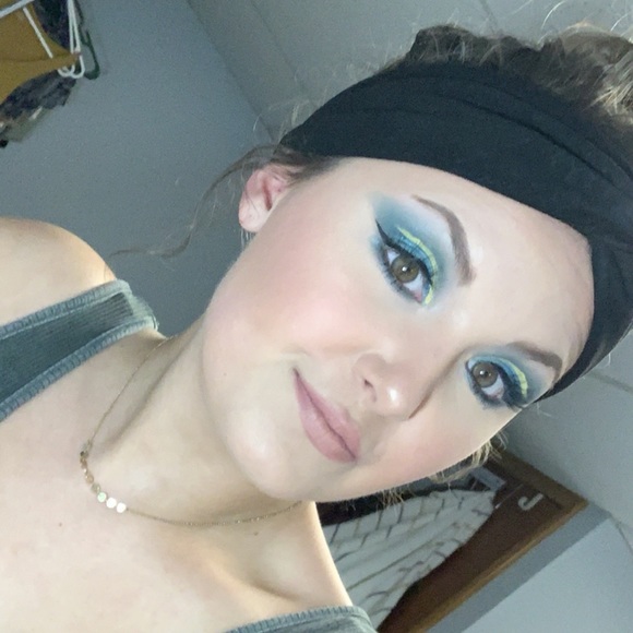 Meet your Posher, Sierra - Picture 2 of 4